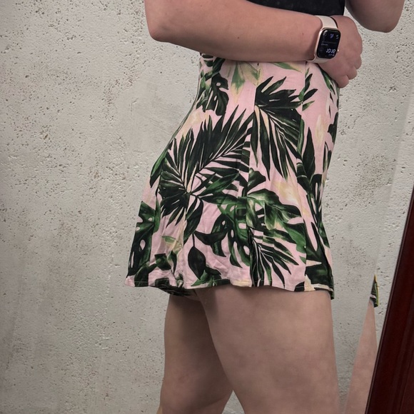 Lush Tropical Print Flowy Wide Leg Shorts Size Medium - Picture 3 of 13